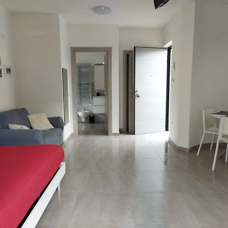 Riva'S Slim House 2 Apartment Exterior foto